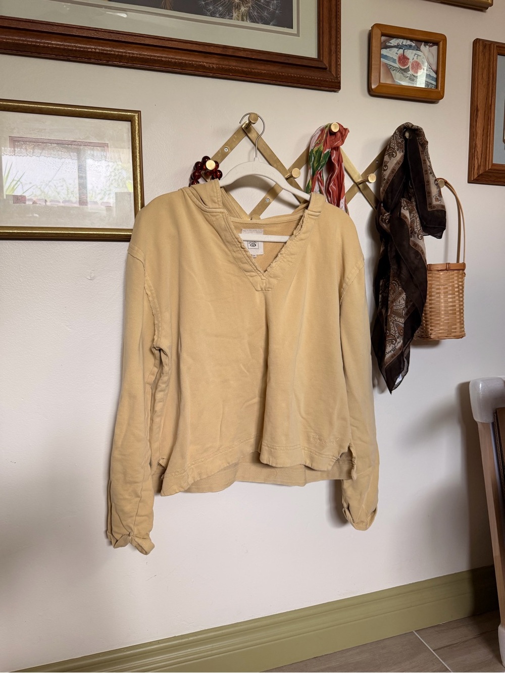 Rip Curl Beige V-Neck Pullover Hoodie Sweatshirt
